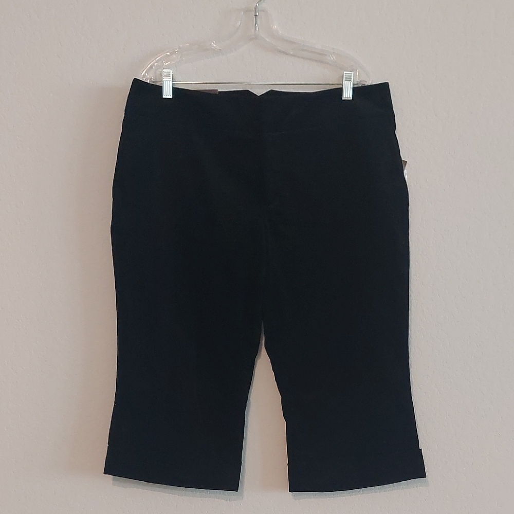 MERONA Black Cropped Pants NWT